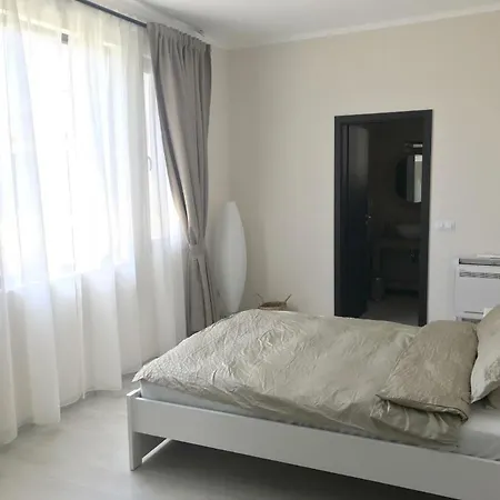 Spacious Kid Friendly Beach Seaview