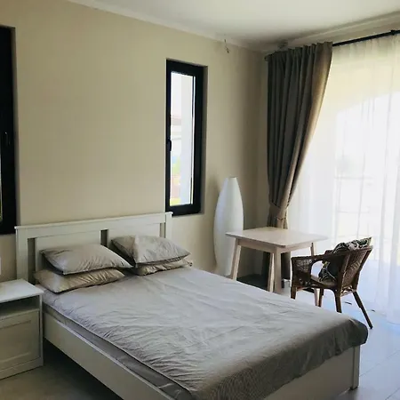 Spacious Kid Friendly Beach Seaview *