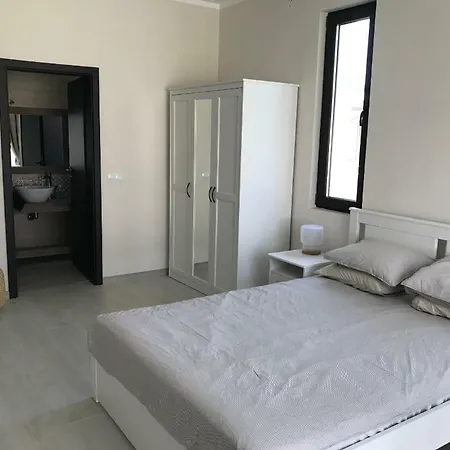 Луксозна вила Spacious Kid Friendly Beach Seaview